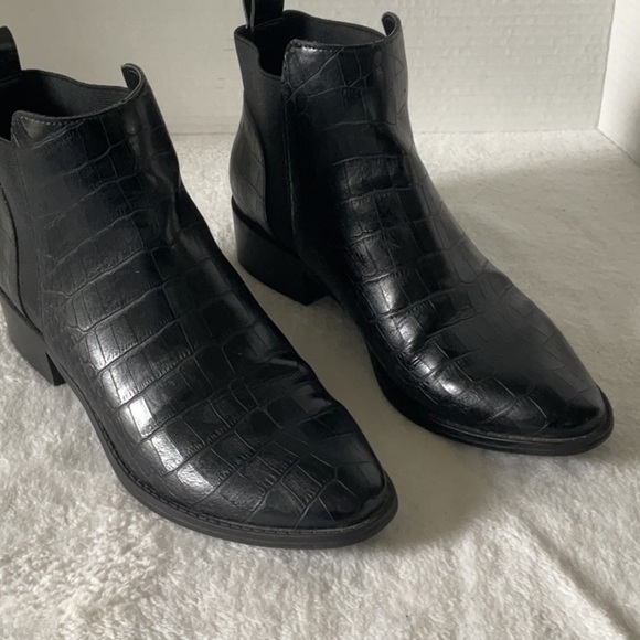 Dolce Vita Black Ankle Boots with Crocodile Texture - Picture 1 of 9